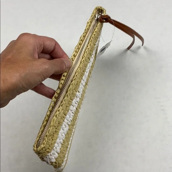 NWT GAP Tan & White Woven Straw Zippered Clutch - Picture 4 of 8